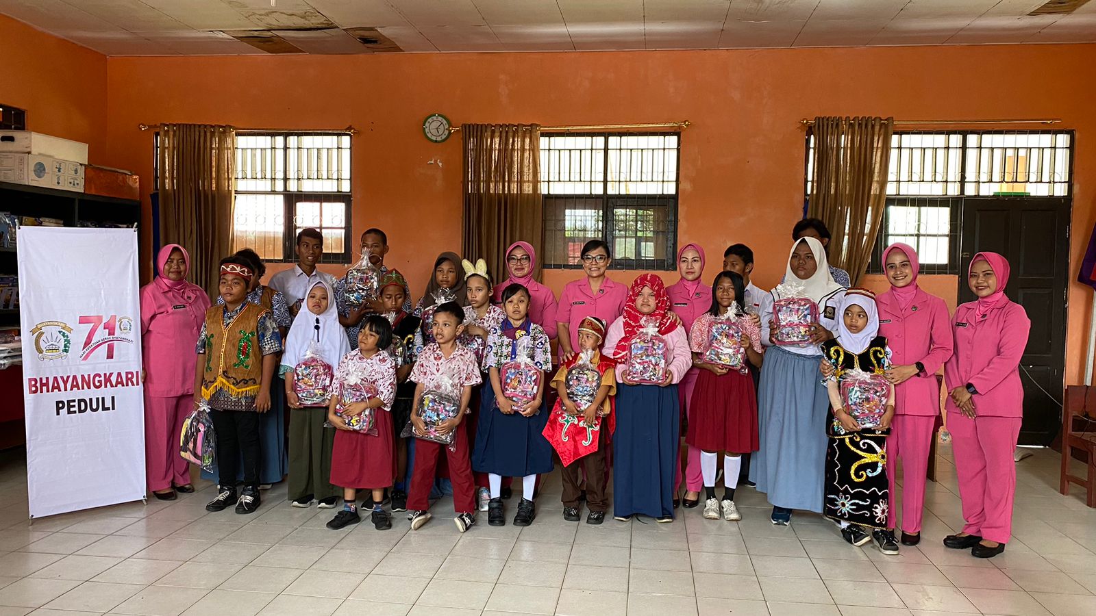 Kunjungan Bhayangkari  PC Katingan di SLBN 1 Kasongan